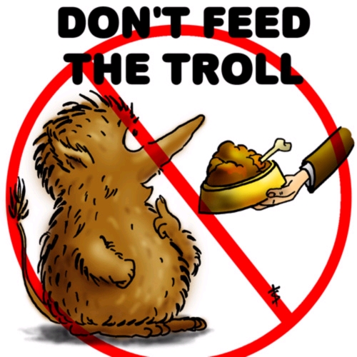 No alimenteis al troll. Se reproducirá con crecimiento exponencial y llenará el foro de pequeños trolles